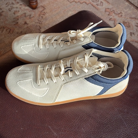 Men Rothy’s Sneakers - Picture 3 of 7